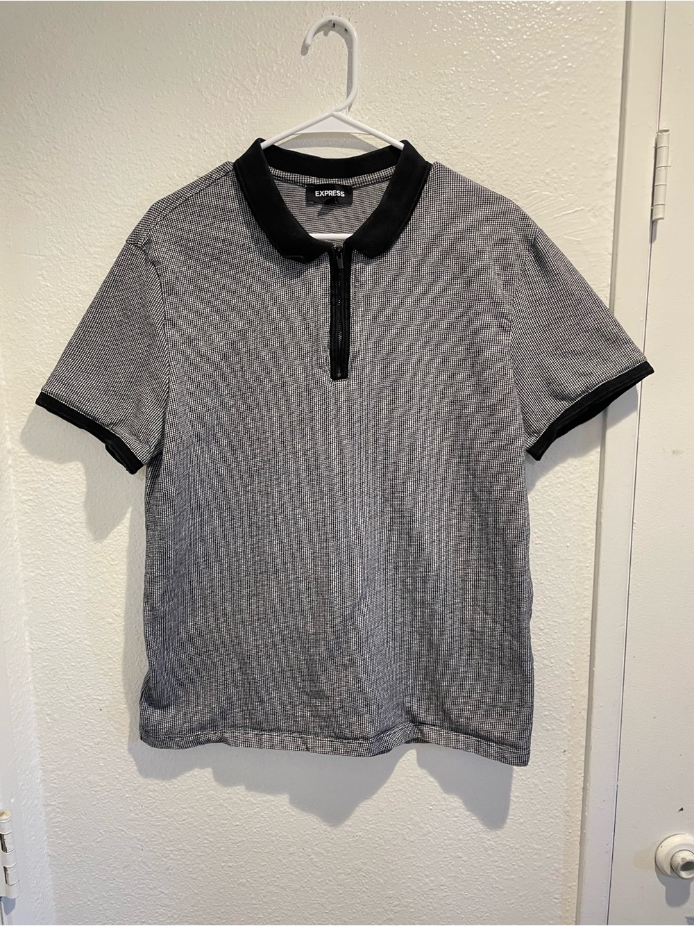 Express Men's Large Gray Micro Houndstooth Knit Zip Polo Shirt Black Trim